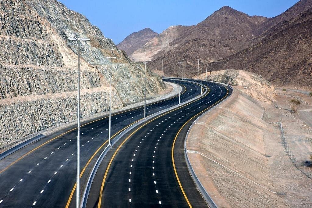 From Dubai: Private Fujairah and East Coast Tour with Al Badiyah Mosque and Forts