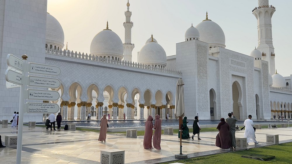 From Dubai: Private Full - Day Abu Dhabi City Tour