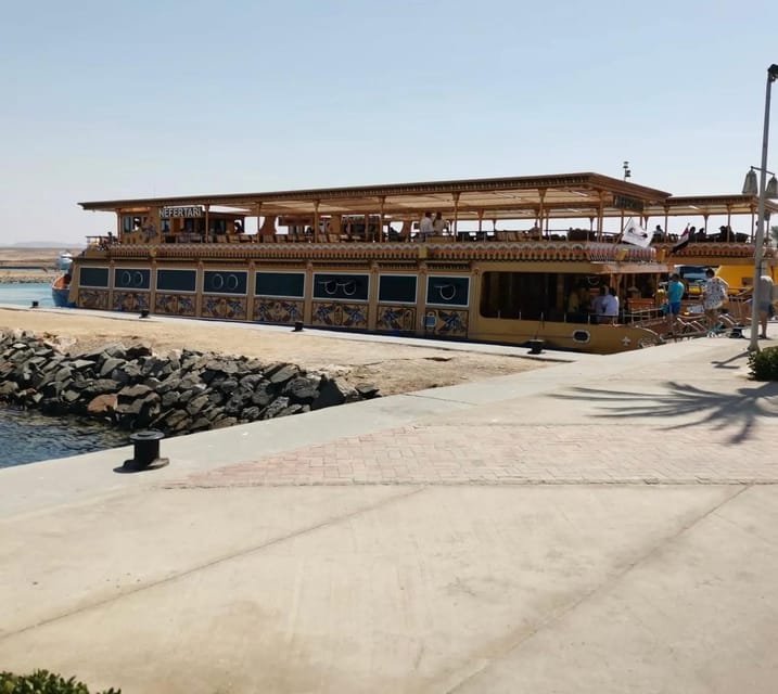 From Makadi Bay: Nefertari Snorkeling Cruise with Underwater Viewing and Lunch or Dinner