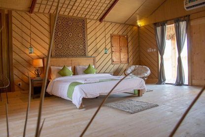 From Muscat: 8 - Day Private Oman Tour to Wadis, Desert, Mountains, and Forts