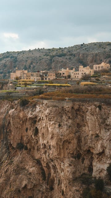 From Muscat: Nizwa Fort, Bahla, Jabreen or Oman Across Ages Museum