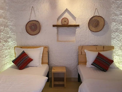 From Muscat: Private Overnight Wahiba Sands Safari and Wadi Bani Khalid Tour