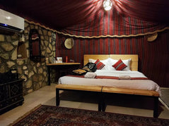 From Muscat: Private Overnight Wahiba Sands Safari and Wadi Bani Khalid Tour