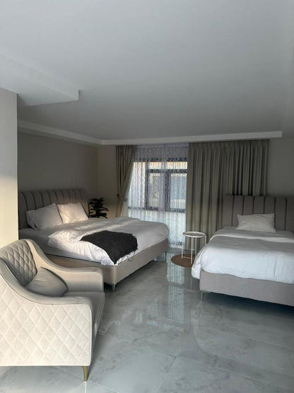 From Muscat: Private Overnight Wahiba Sands Safari and Wadi Bani Khalid Tour
