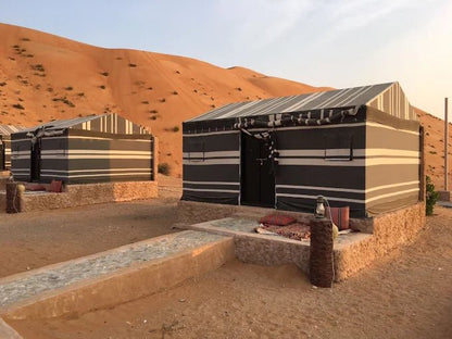 From Muscat: Private Overnight Wahiba Sands Safari and Wadi Bani Khalid Tour