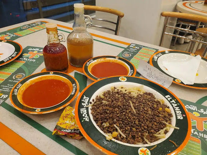 Il Cairo: Tour Guidato Privato di un Giorno delle Piramidi di Giza, Piramide a Gradoni di Saqqara e Menfi