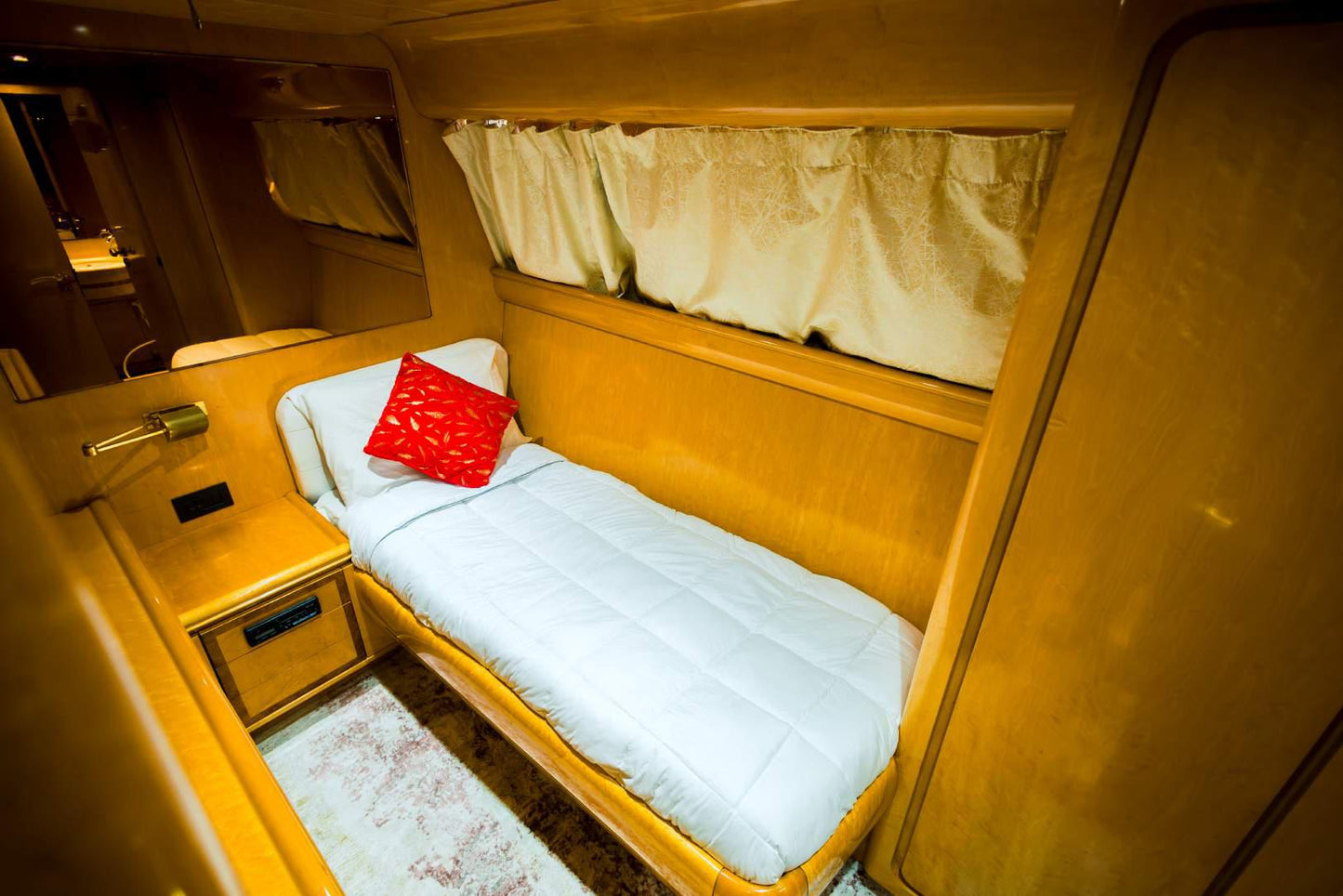 Dubai: 80 ft Azimut privéjachtverhuur