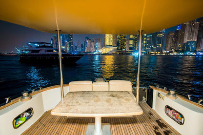 Dubai: 65 ft Azimut privéjachtverhuur