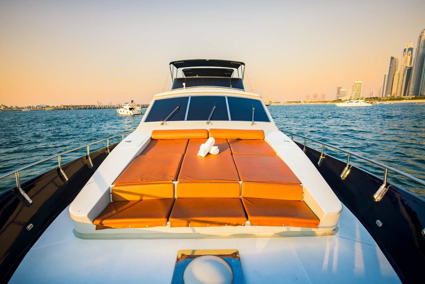Dubai: 80 ft Azimut privéjachtverhuur