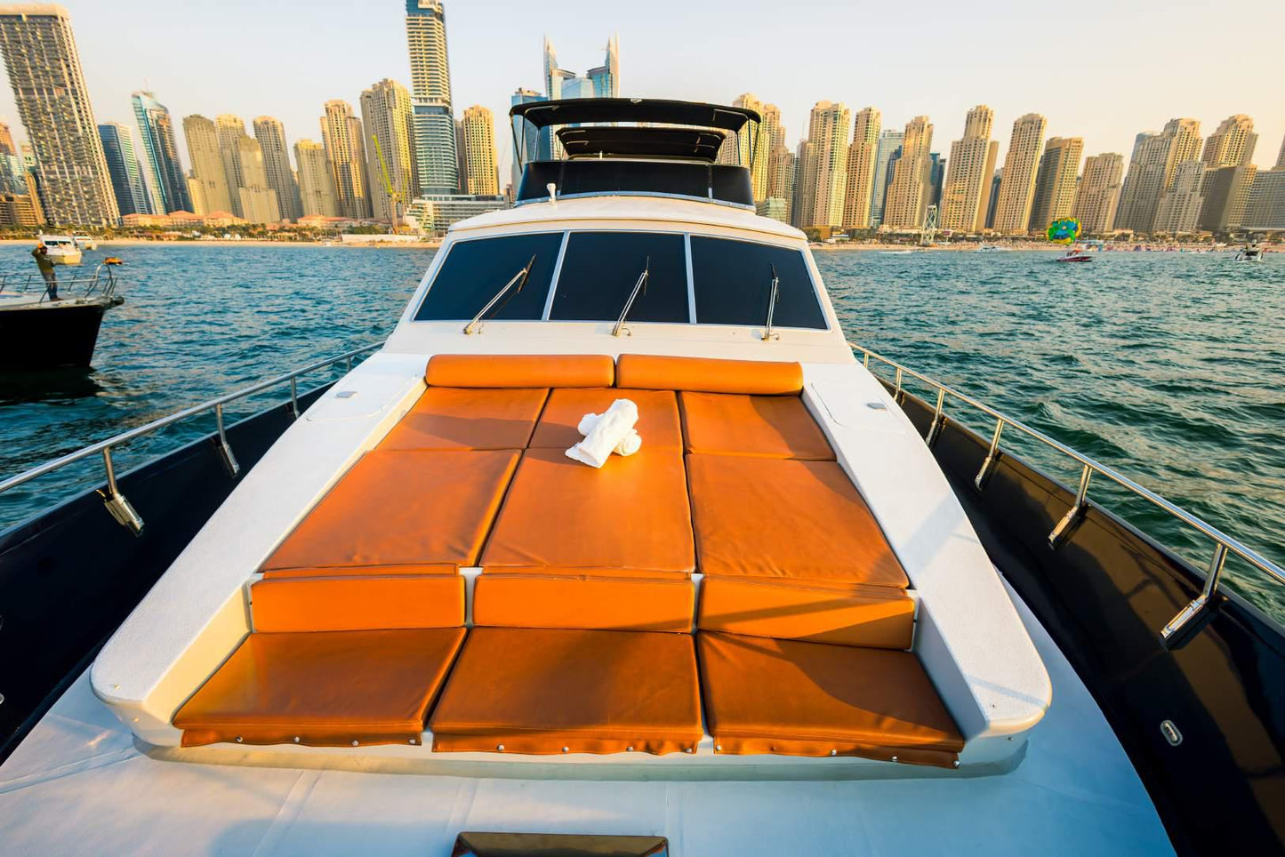 Dubai: 80 ft Azimut privéjachtverhuur