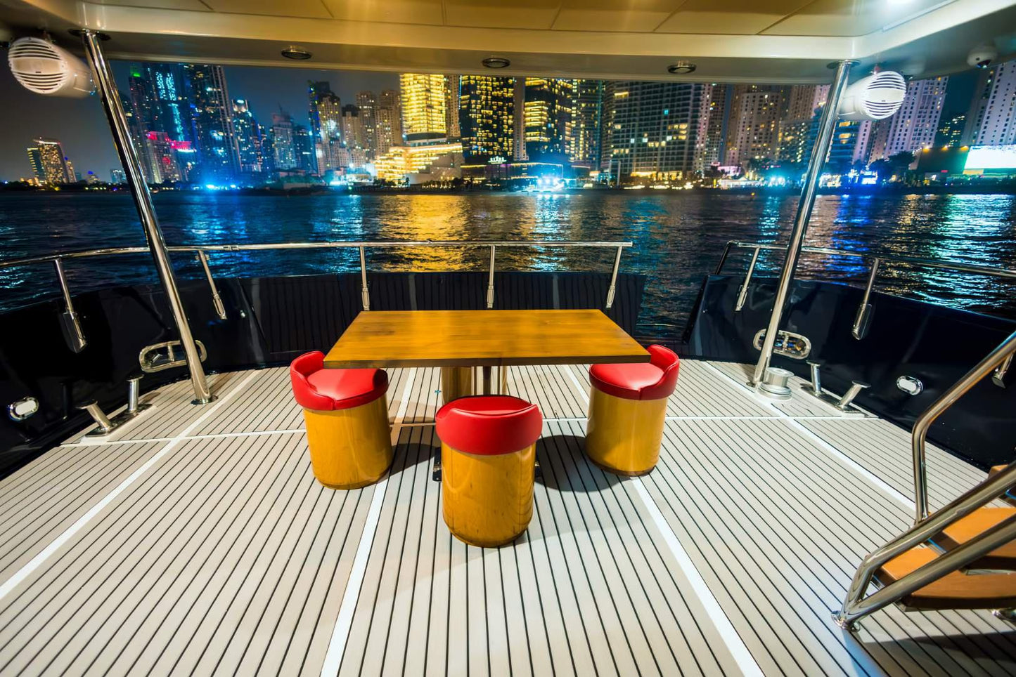 Dubai: 80 ft Azimut privéjachtverhuur