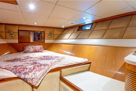 Dubai: Tour Privato in Yacht da 82 Piedi