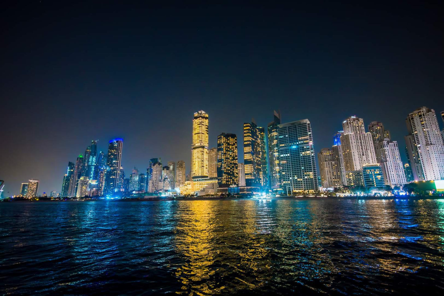 Dubai: 80 ft Azimut privéjachtverhuur