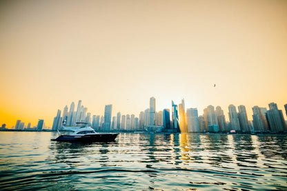 Dubai: 65 ft Azimut privéjachtverhuur