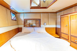 Dubai: Tour Privato in Yacht da 82 Piedi