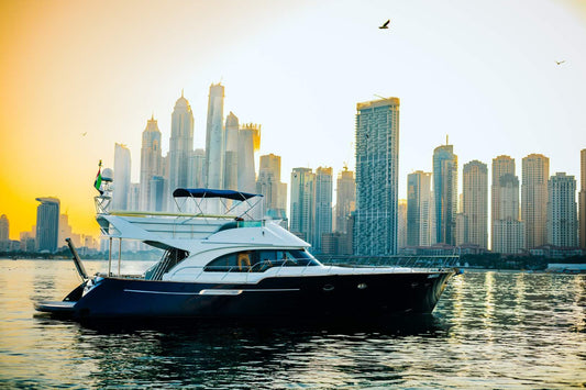 Dubai: aluguel de iate particular Azimut de 65 pés