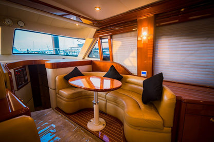 Dubai: 65 ft Azimut privéjachtverhuur