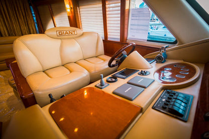Dubai: 65 ft Azimut privéjachtverhuur