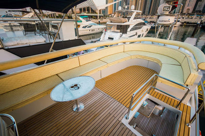 Dubai: 65 ft Azimut privéjachtverhuur