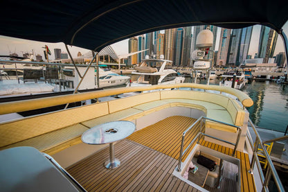 Dubai: 65 ft Azimut privéjachtverhuur