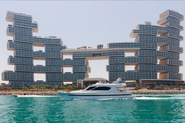 Dubai: Tour Privato in Yacht da 82 Piedi