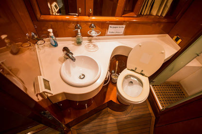 Dubai: 65 ft Azimut privéjachtverhuur