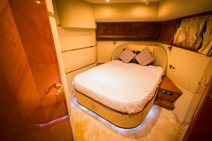 Dubai: 65 ft Azimut privéjachtverhuur