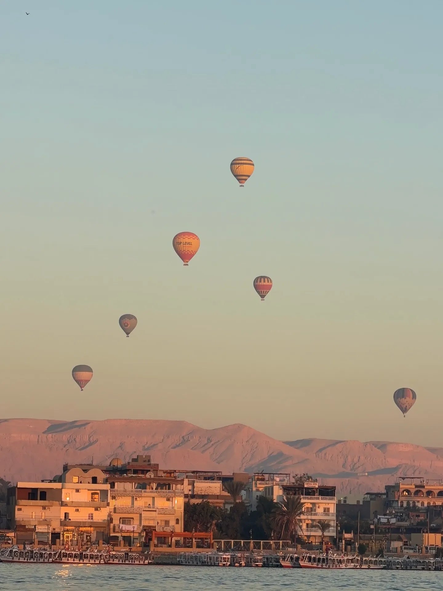 Luxor: Hot Air Balloon Ride with East and West Bank Private Guided Tour