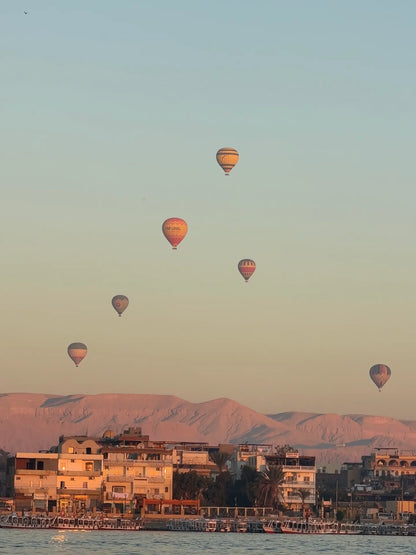 Luxor: Hot Air Balloon Ride with East and West Bank Private Guided Tour