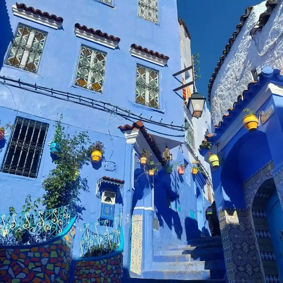 From Fès: Transfer nach Tanger mit Besuch in Chefchaouen