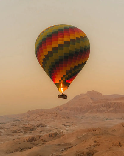 Луксор: живописный полет на воздушном шаре на рассвете