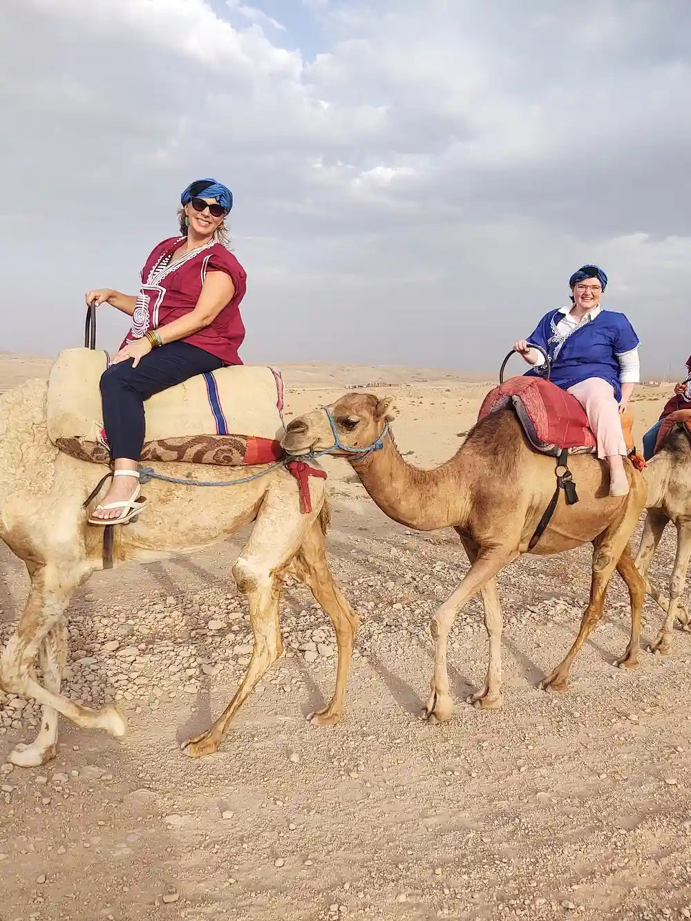 Dari Marrakech: Naik Unta di Gurun Agafay dengan Pertunjukan Makan Malam