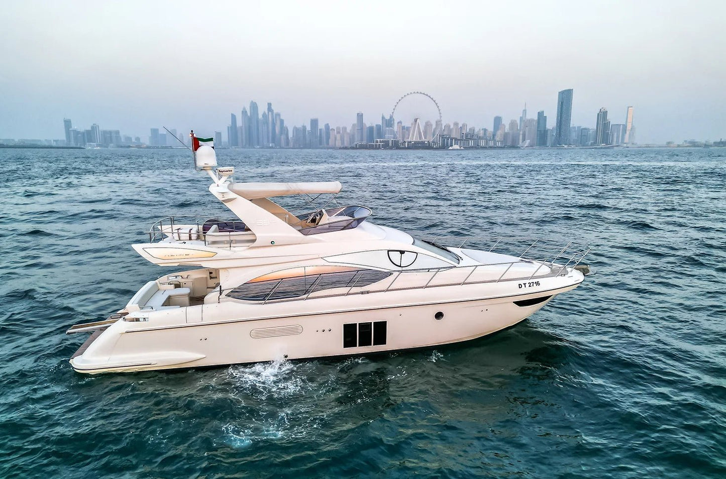 Dubái: alquiler privado de yate de lujo Ferretti LINA de 78 pies