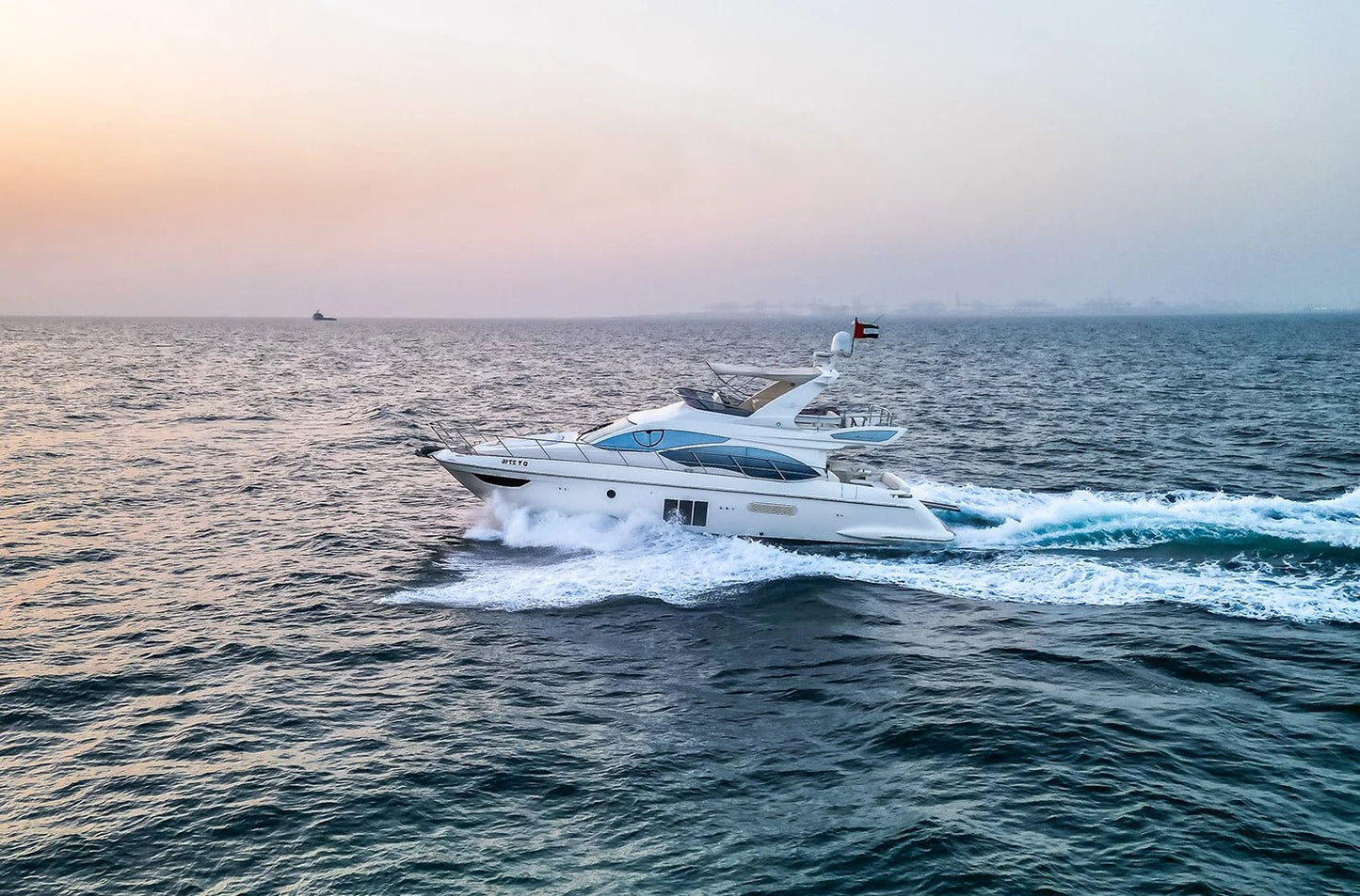 Dubái: alquiler privado de yate de lujo Ferretti LINA de 78 pies