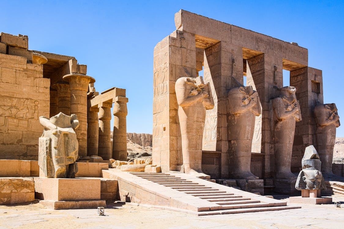 Luxor: Private Guided Tour to East and West Bank