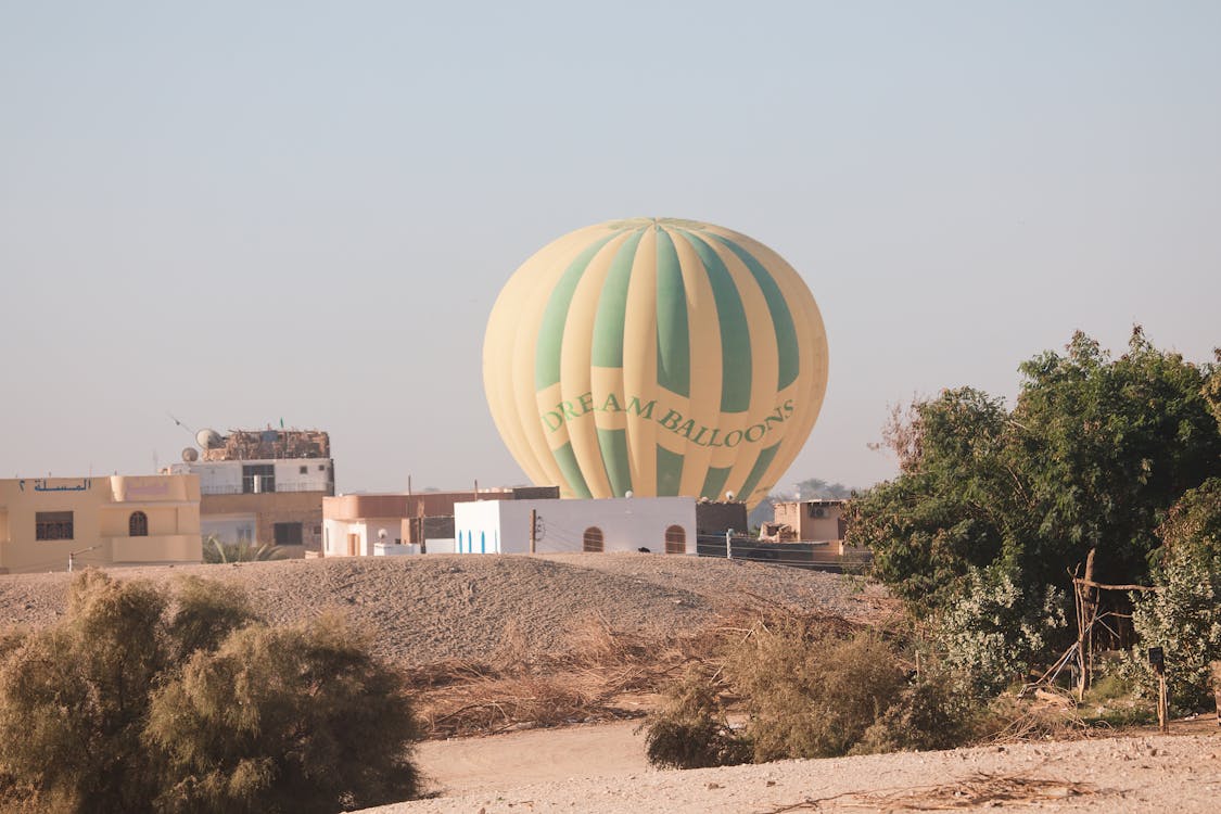Luxor: Sunrise Hot Air Balloon Flight over the West Bank