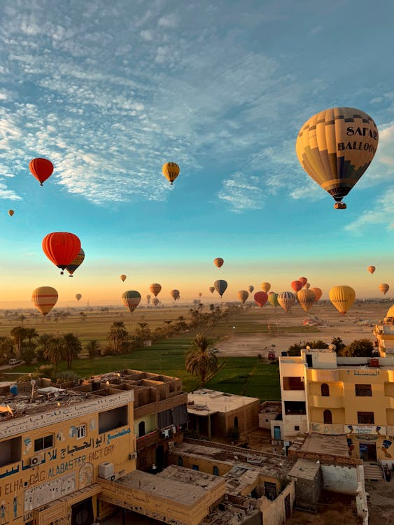 Luxor: Sunrise Hot Air Balloon Flight over the West Bank