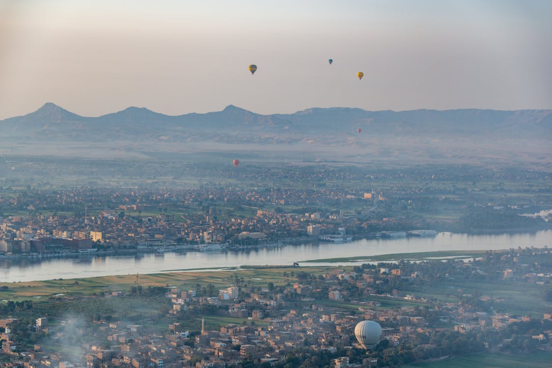 Luxor: Sunrise Hot Air Balloon Flight over the West Bank