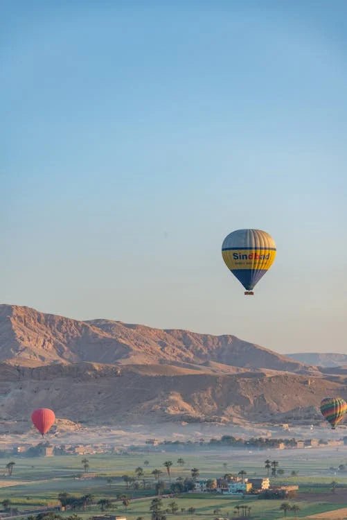 Luxor: Sunrise Hot Air Balloon Flight over the West Bank