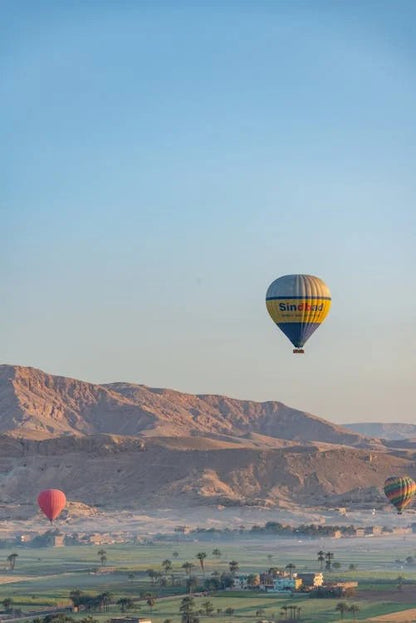 Luxor: Sunrise Hot Air Balloon Flight over the West Bank