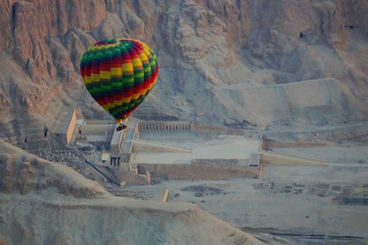 Luxor: Sunrise Hot Air Balloon Ride over Temples and Landmarks