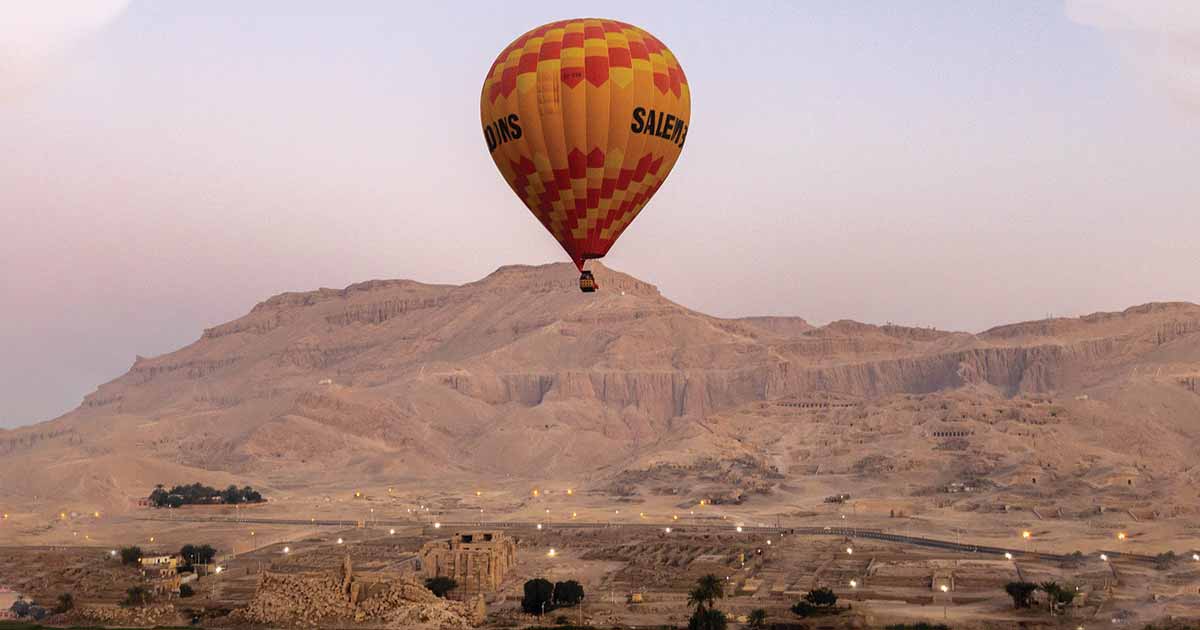 Luxor: Sunrise Hot Air Balloon Ride over Temples and Landmarks