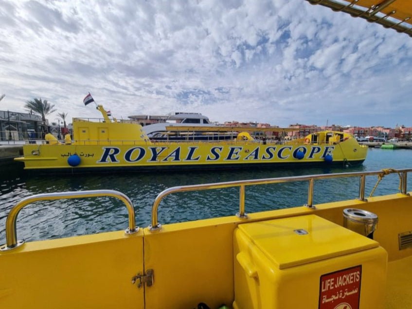 Makadi Bay: Royal Seascope Cruise and Snorkeling Trip