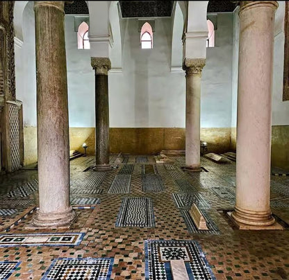 Marrakech: City Walking Tour with Bahia Palace, Saadian Tombs, and Souks