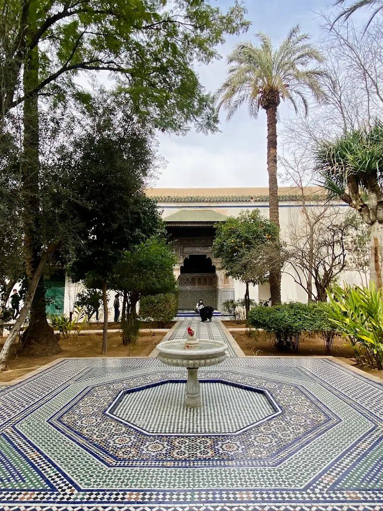 Marrakech: Walking Tour to Bahia Palace, Ben Youssef Medersa and Souks