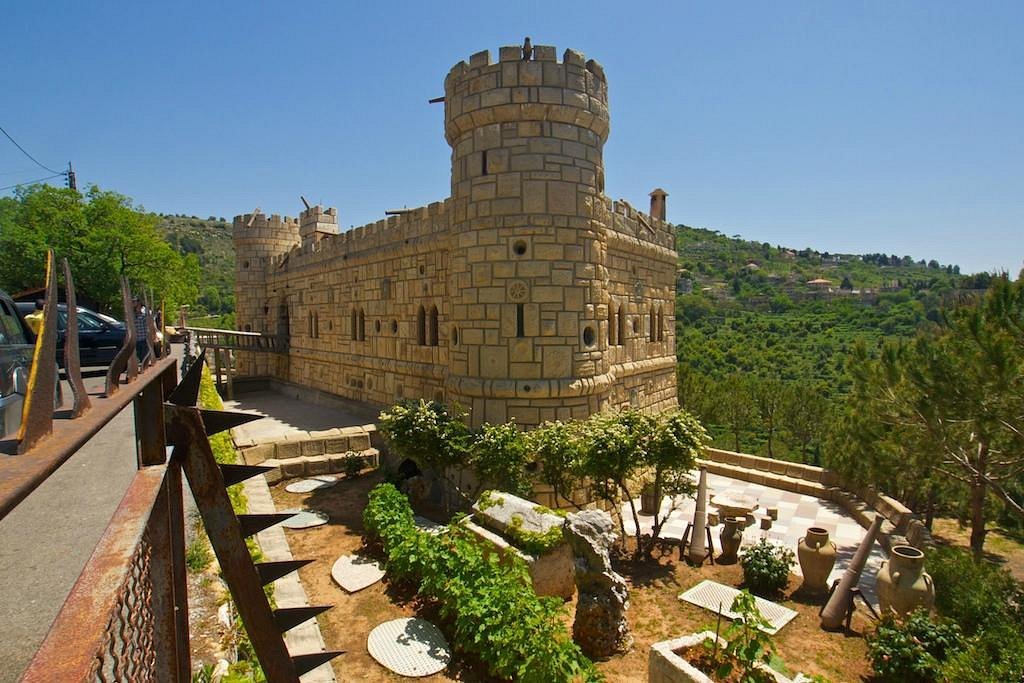 Desde Beirut: visita guiada a las cascadas de Zarka, el castillo de Moussa y Deir El Amar