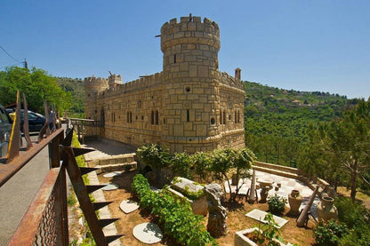 Desde Beirut: visita guiada a las cascadas de Zarka, el castillo de Moussa y Deir El Amar