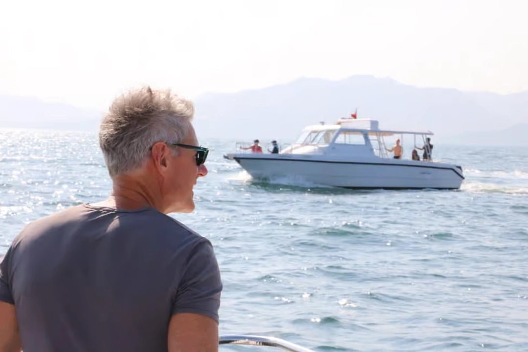 Muscat: 2 - hours Dolphin Watching Boat Tour