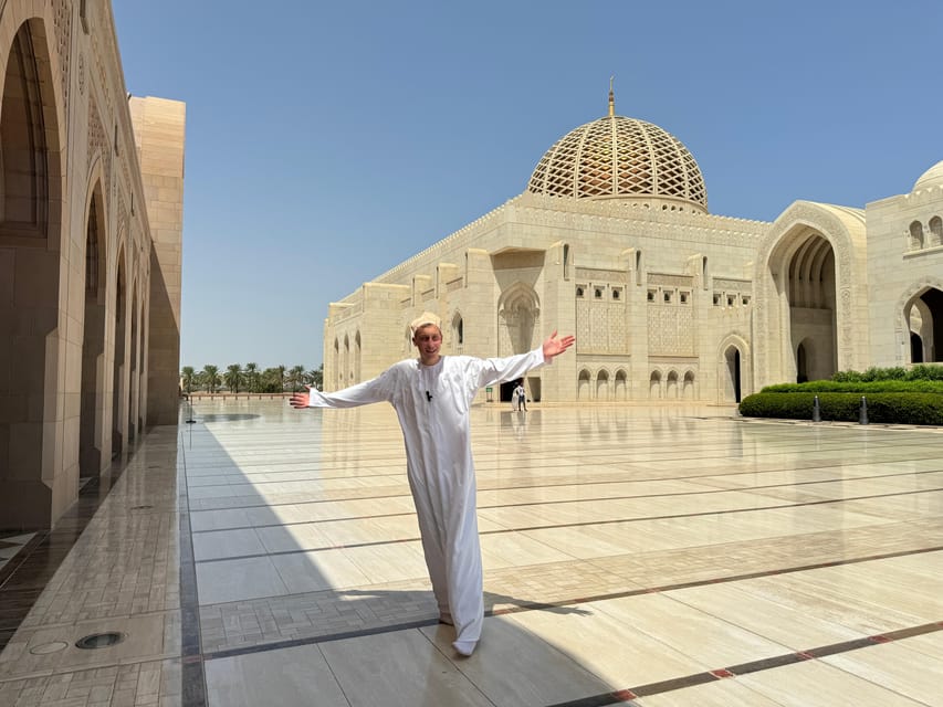 Muscat: City Highlights Guided Tour with Grand Mosque Visit