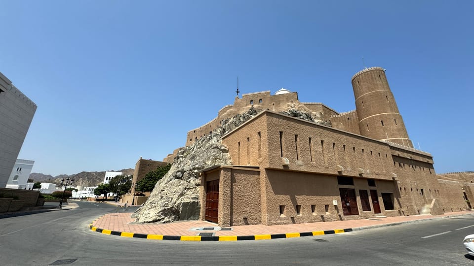 Muscat: City Highlights Guided Tour with Grand Mosque Visit
